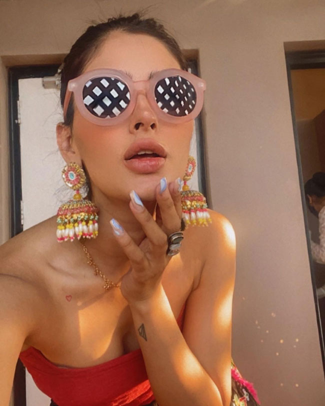 Staggering Poses Of Karshima Sharma